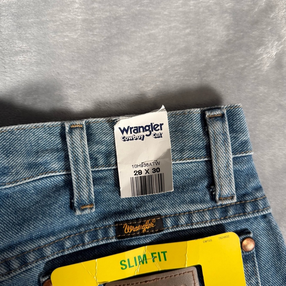 Wrangler Cowboy Cut Slim Jeans Mens 28x30 Light Wash A102 NEW - Picture 3 of 11
